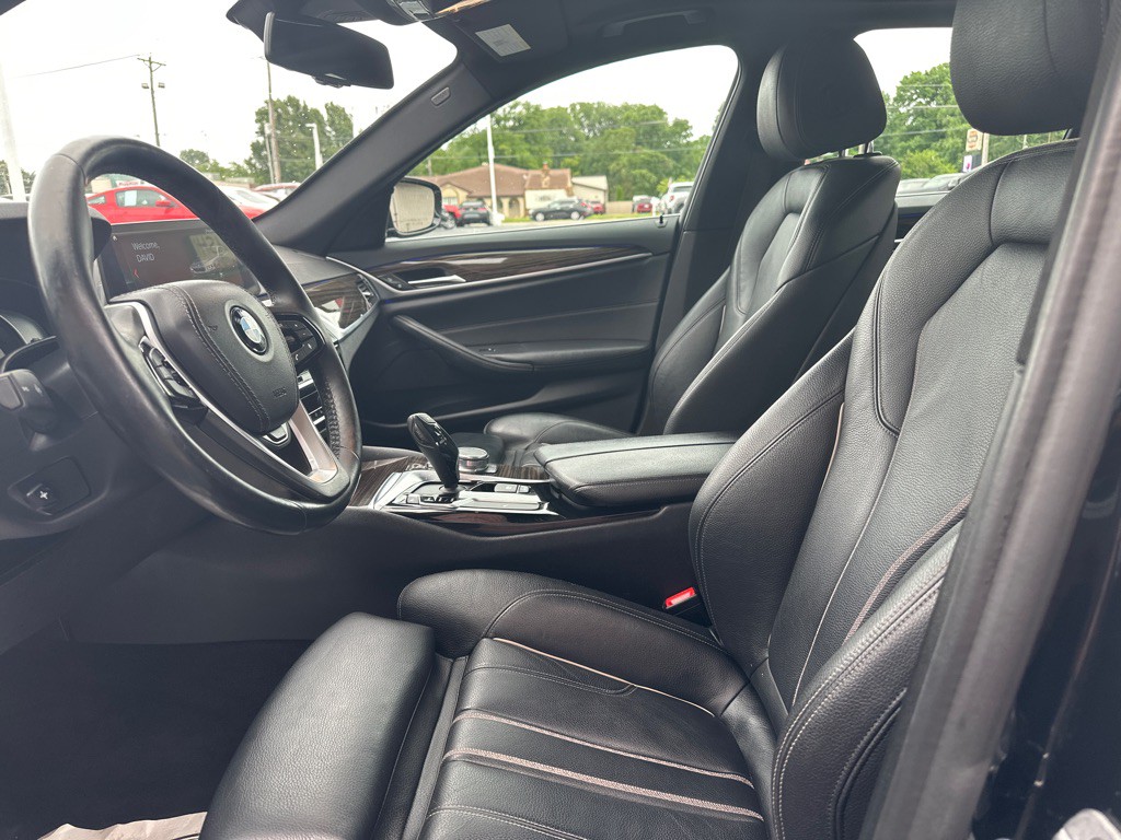 2018 BMW 5 Series Image 2