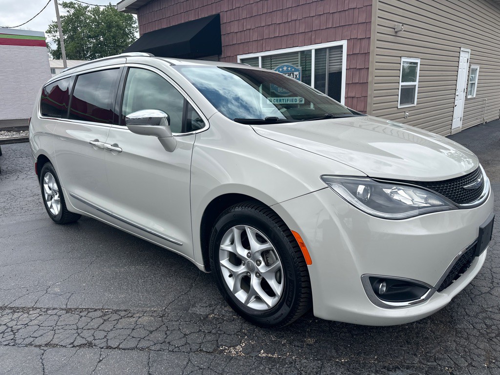 2020 Chrysler Pacifica Image 1