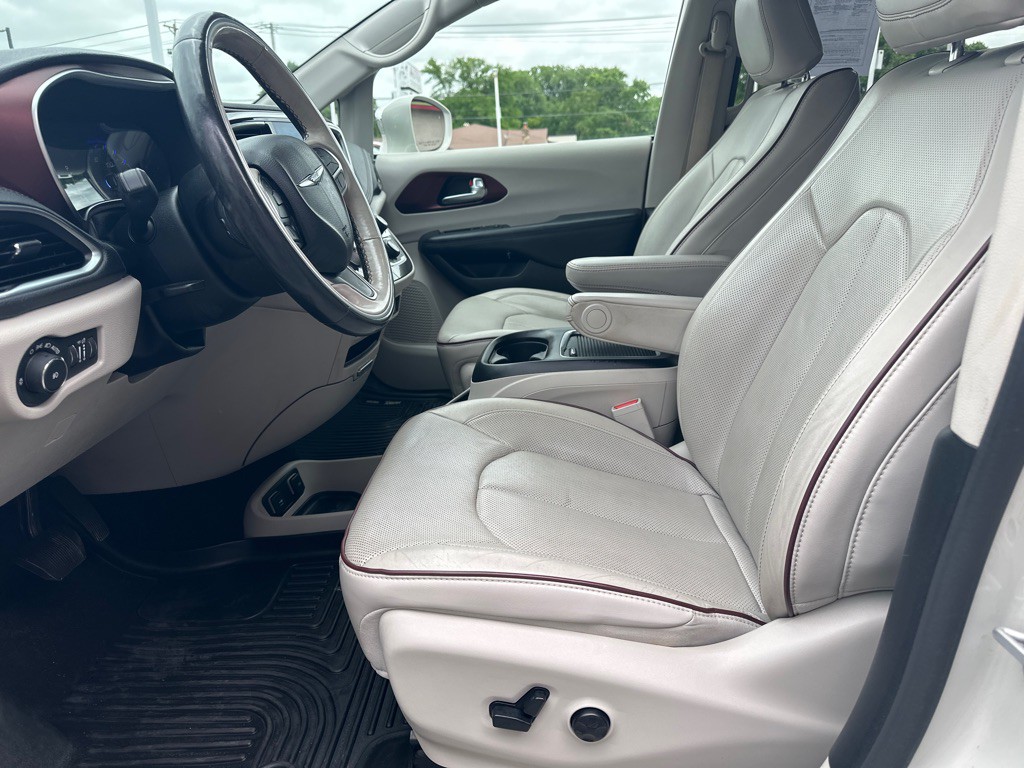 2020 Chrysler Pacifica Image 2