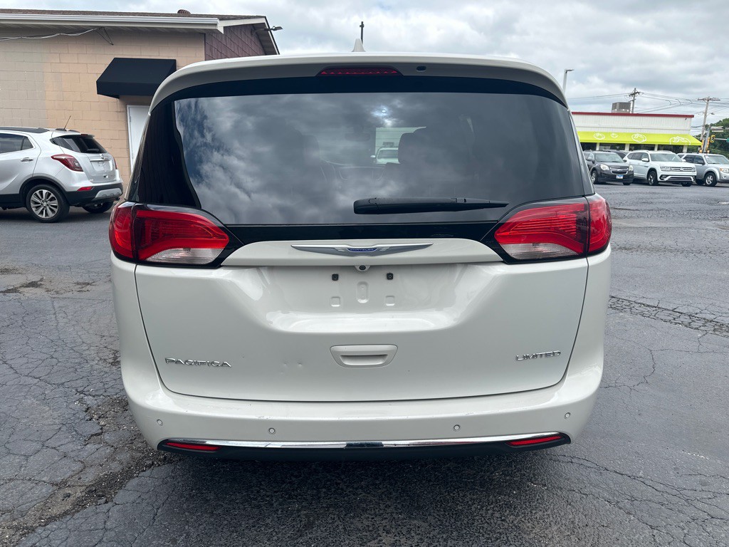 2020 Chrysler Pacifica Image 4