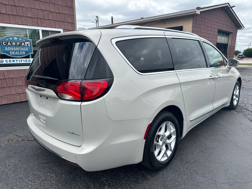 2020 Chrysler Pacifica Image 5