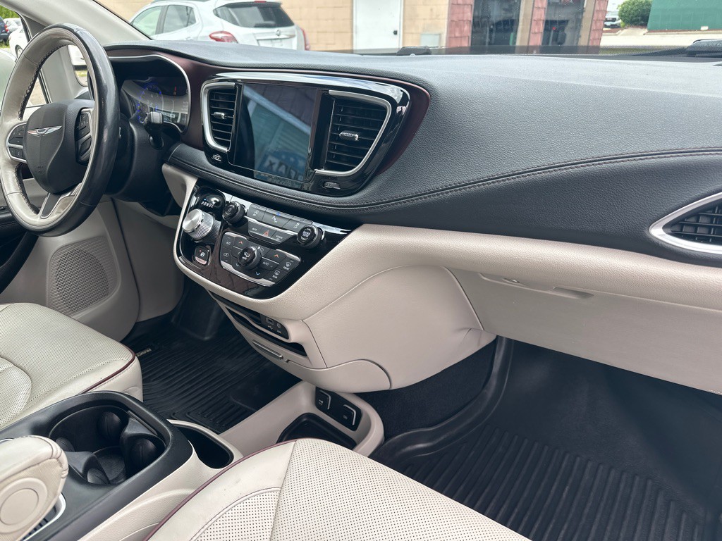2020 Chrysler Pacifica Image 8