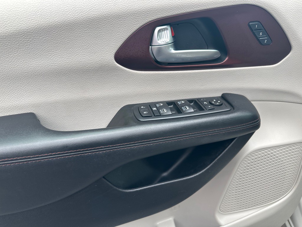 2020 Chrysler Pacifica Image 19