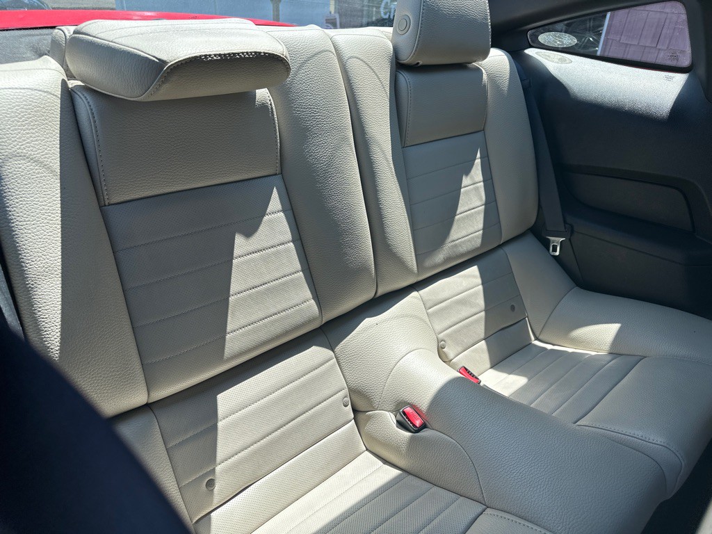 2012 Ford Mustang Image 11
