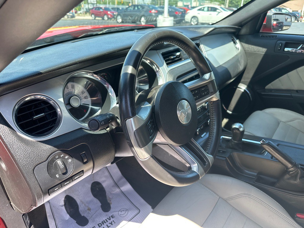 2012 Ford Mustang Image 17