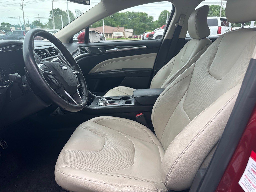 2017 Ford Fusion Image 2