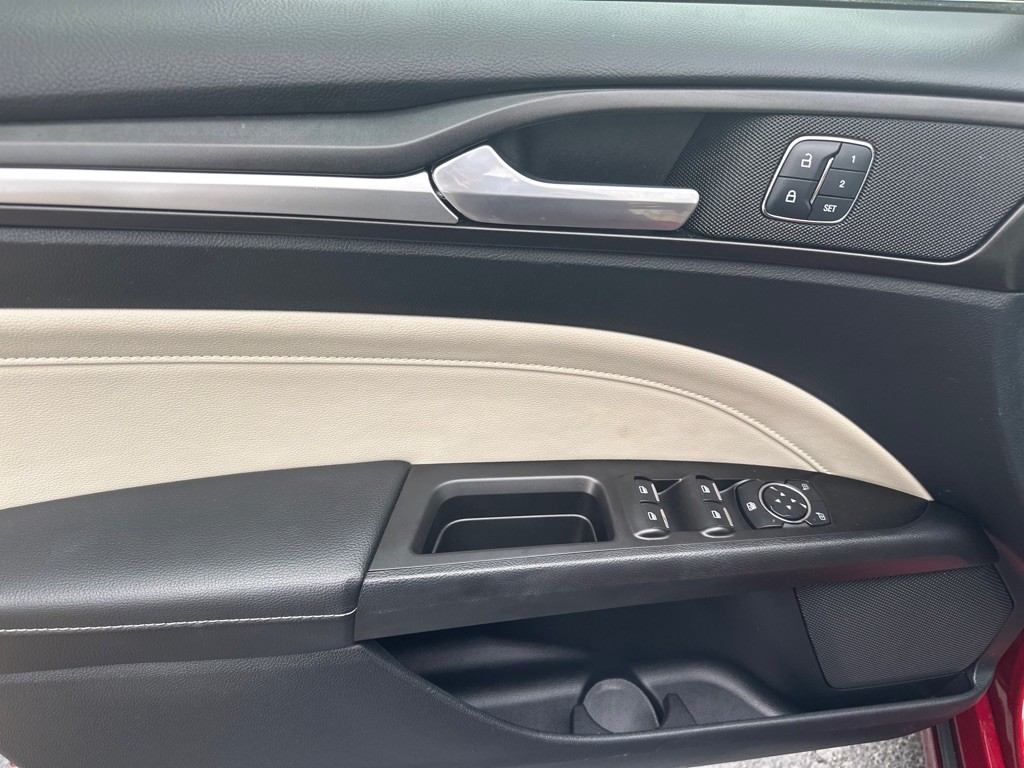 2017 Ford Fusion Image 16
