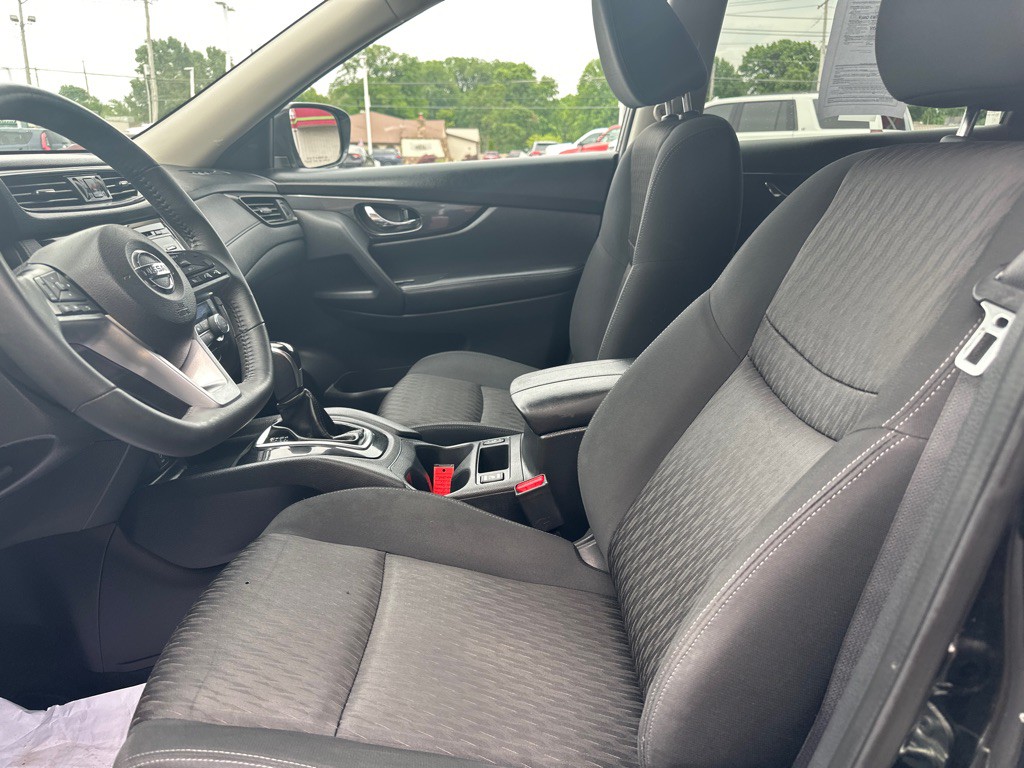 2017 Nissan Rogue Image 2