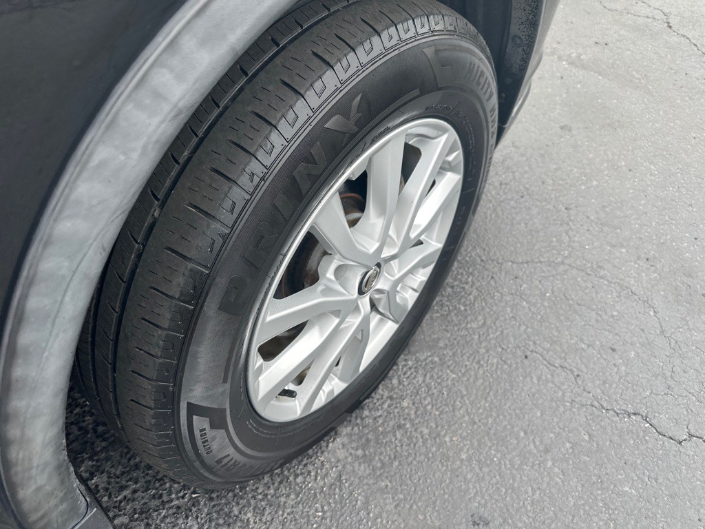 2017 Nissan Rogue Image 8