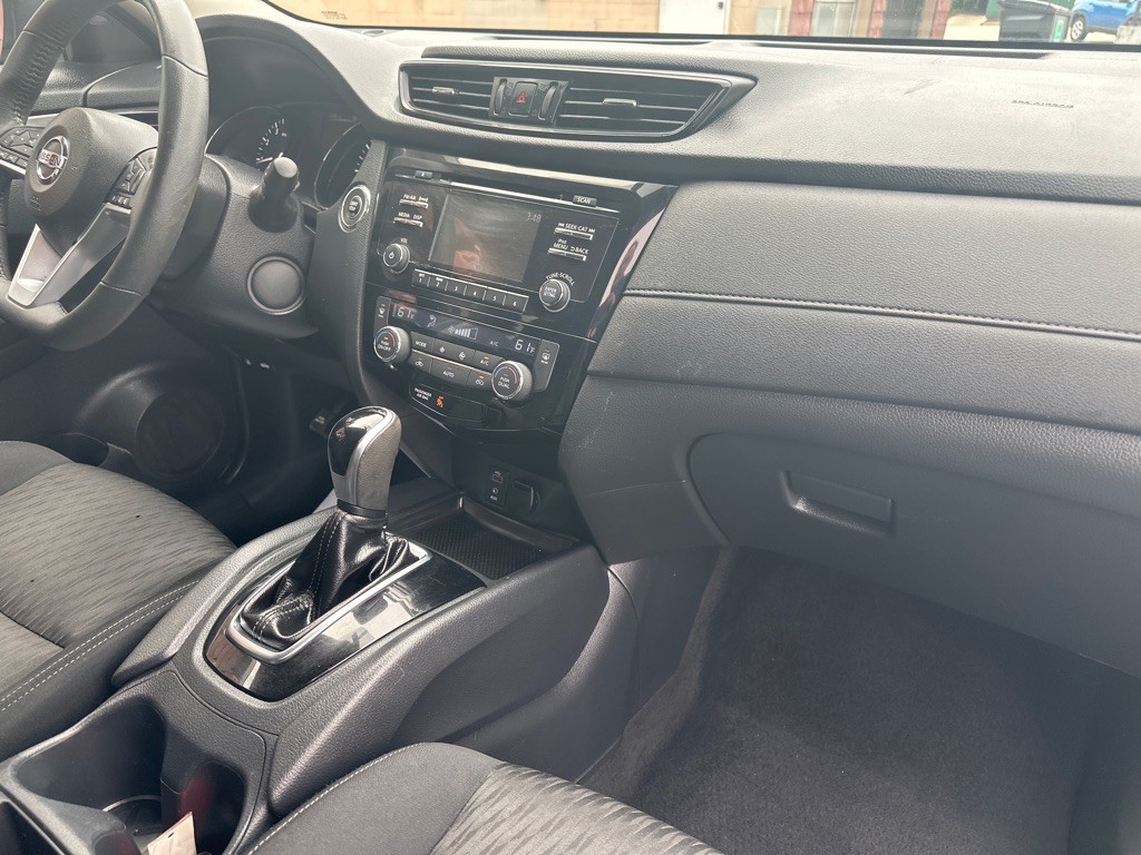 2017 Nissan Rogue Image 9