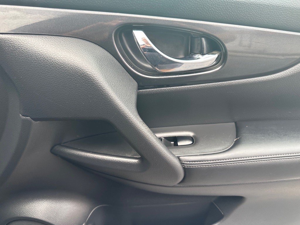 2017 Nissan Rogue Image 12