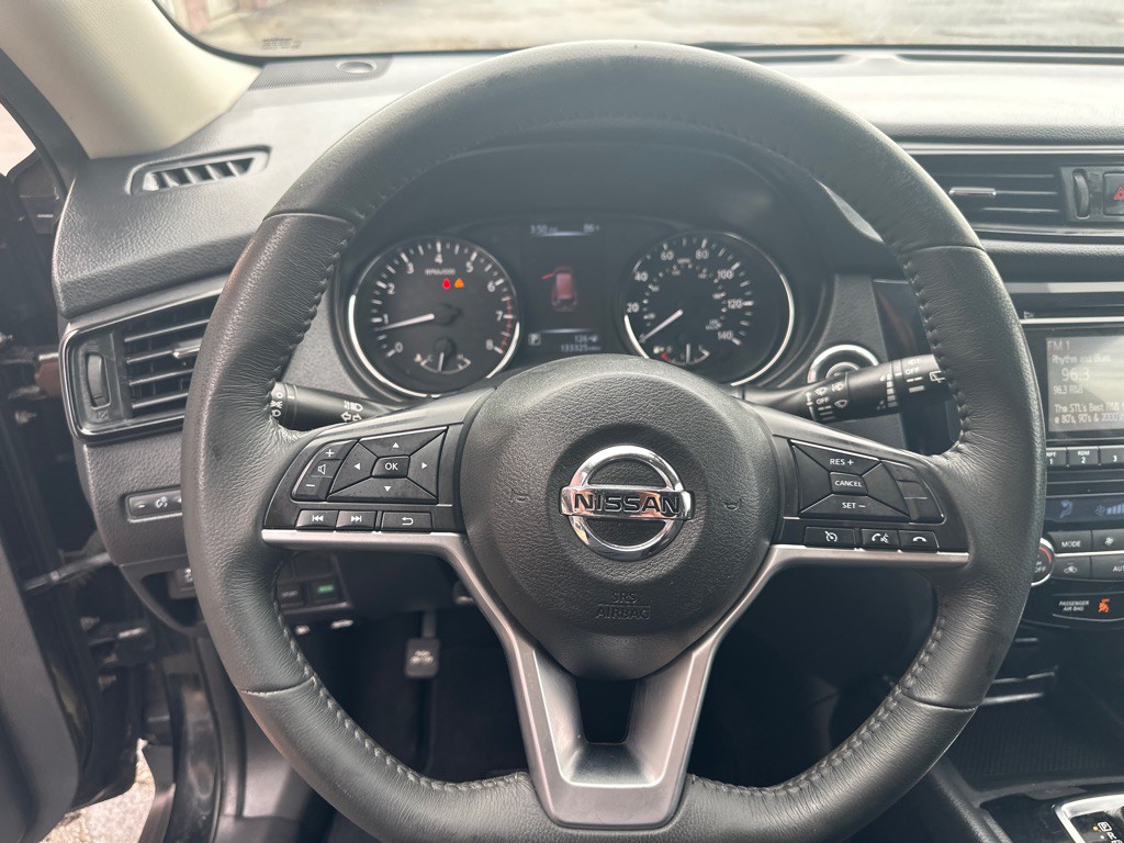 2017 Nissan Rogue Image 24
