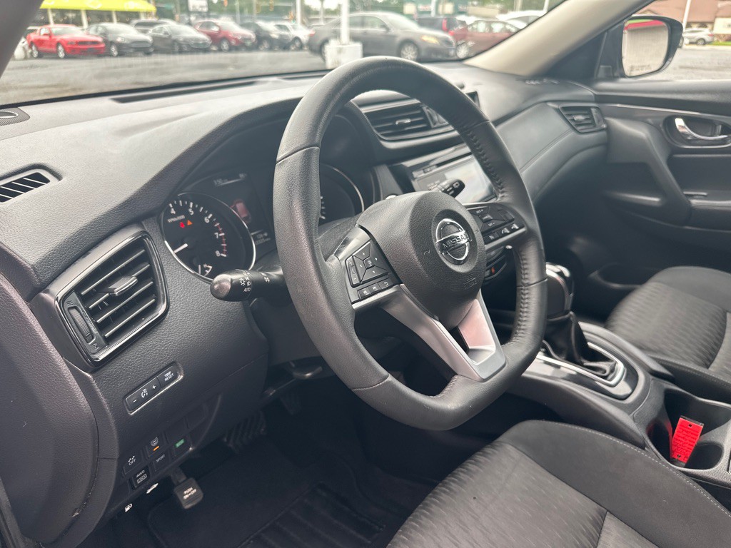 2017 Nissan Rogue Image 25
