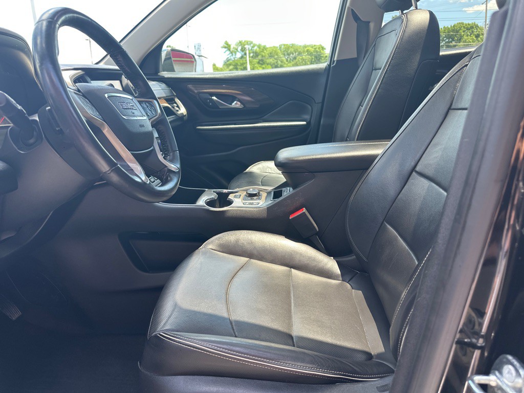 2018 GMC Terrain Image 2