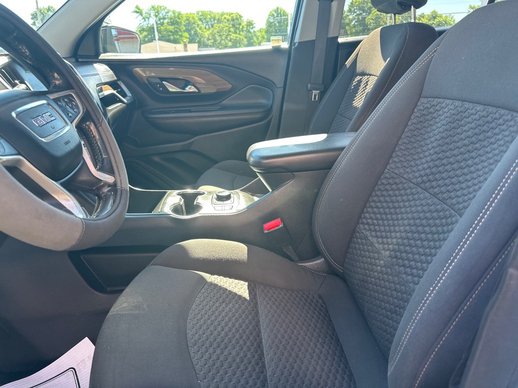 2021 GMC Terrain Image 2