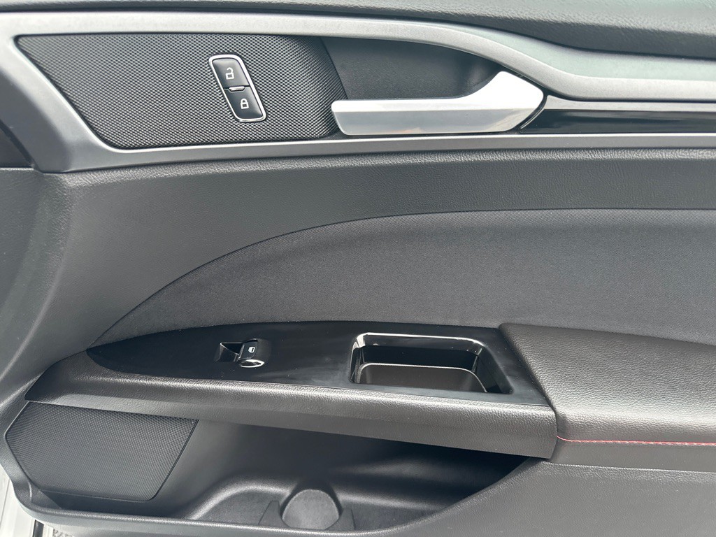 2015 Ford Fusion Image 12