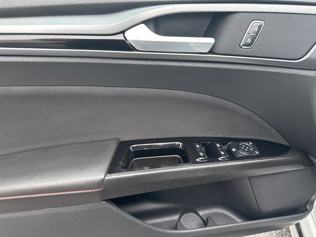 2015 Ford Fusion Image 18