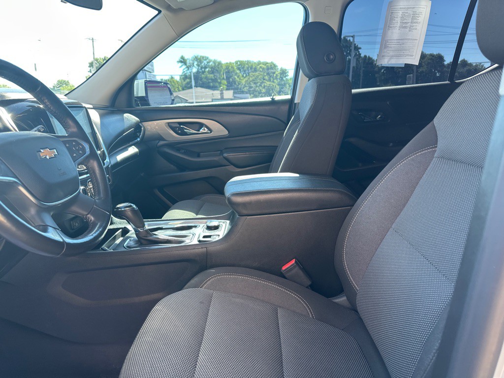 2018 Chevrolet Traverse Image 2