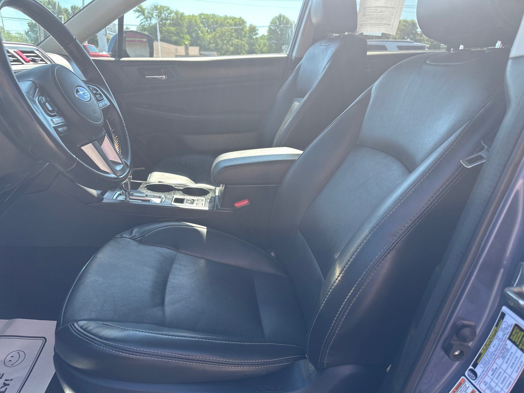 2017 Subaru Outback Image 2