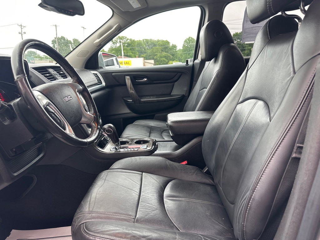 2017 GMC Acadia Image 2