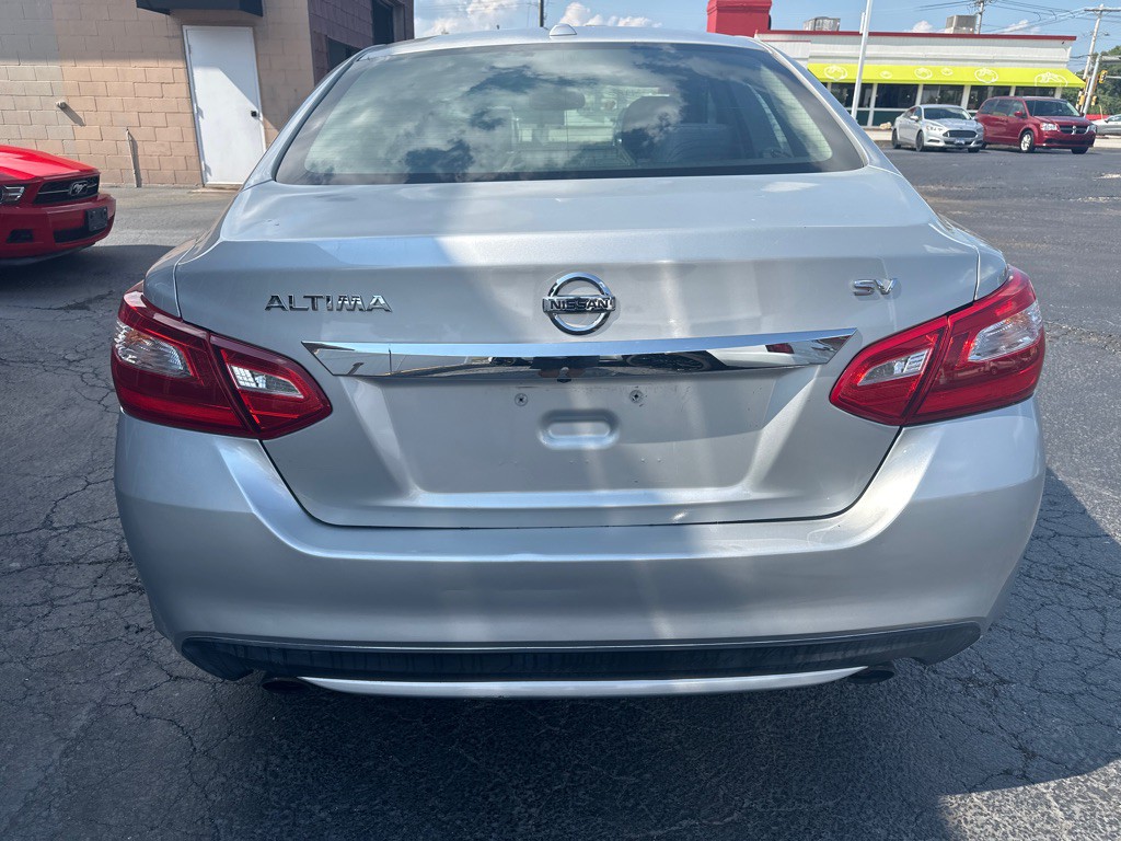 2016 Nissan Altima Image 4