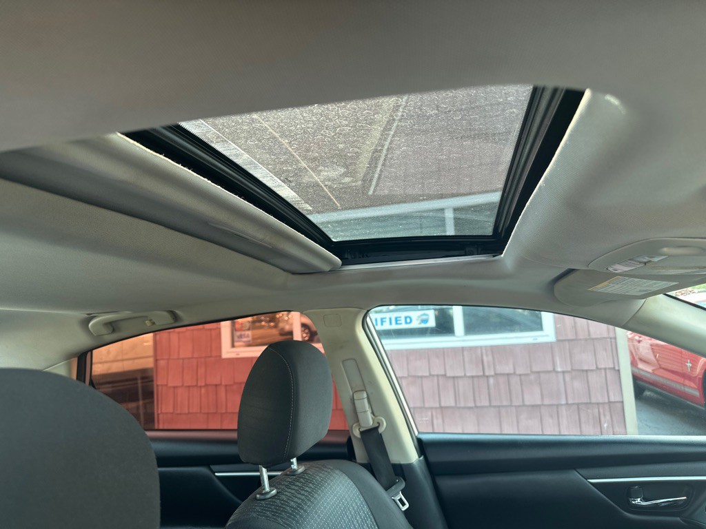 2016 Nissan Altima Image 9
