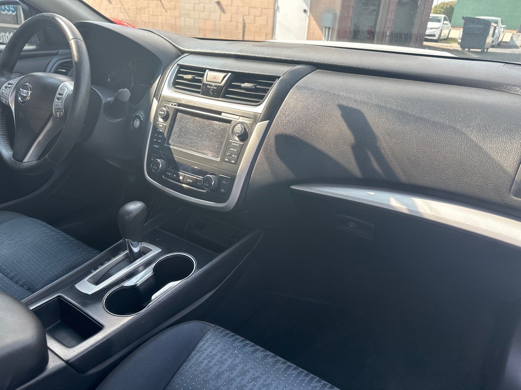 2016 Nissan Altima Image 10