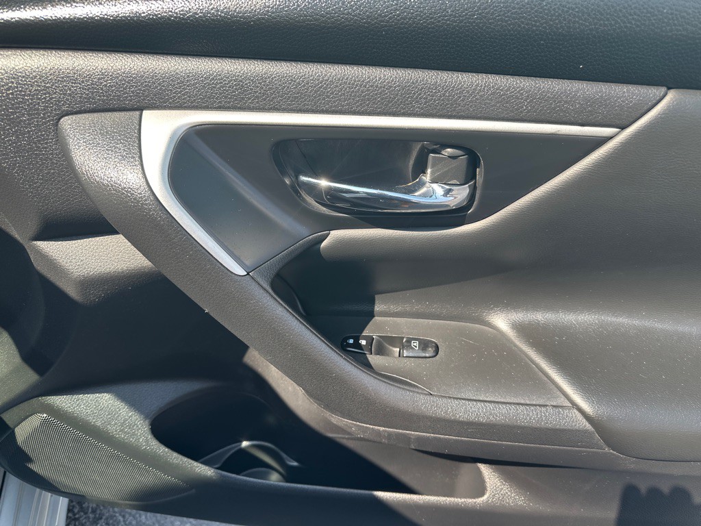 2016 Nissan Altima Image 13