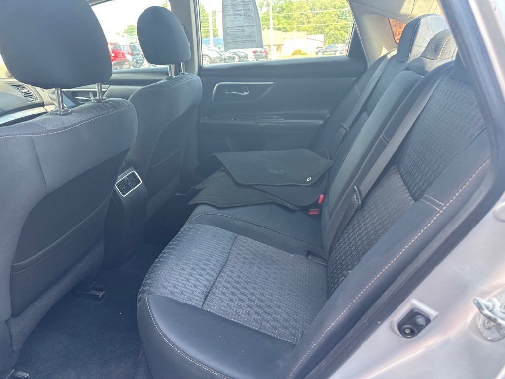 2016 Nissan Altima Image 16