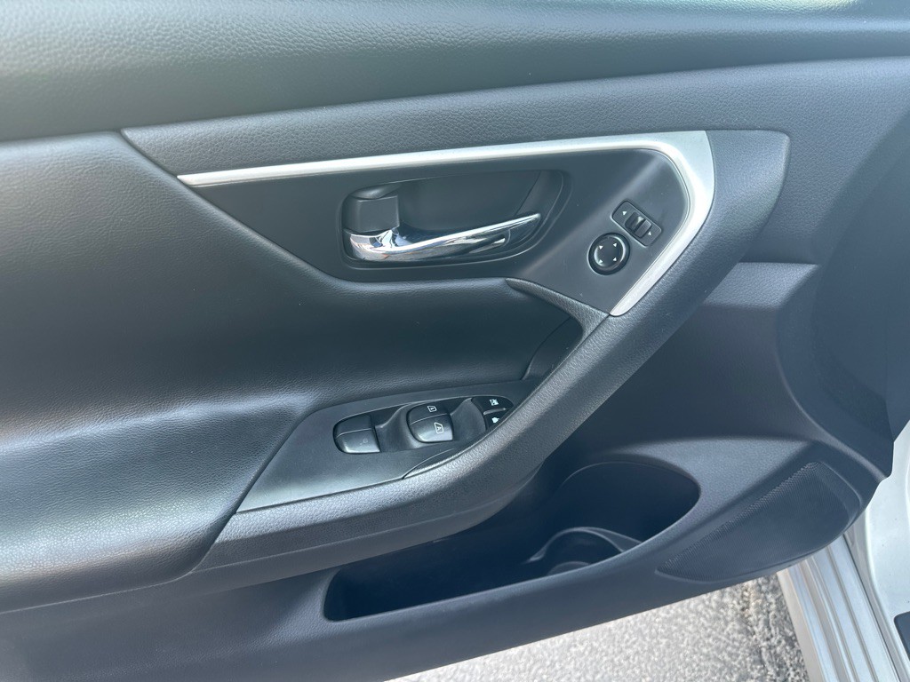 2016 Nissan Altima Image 17