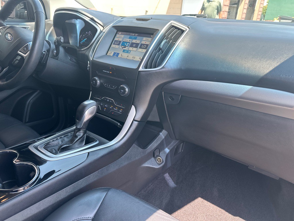 2016 Ford Edge Image 8