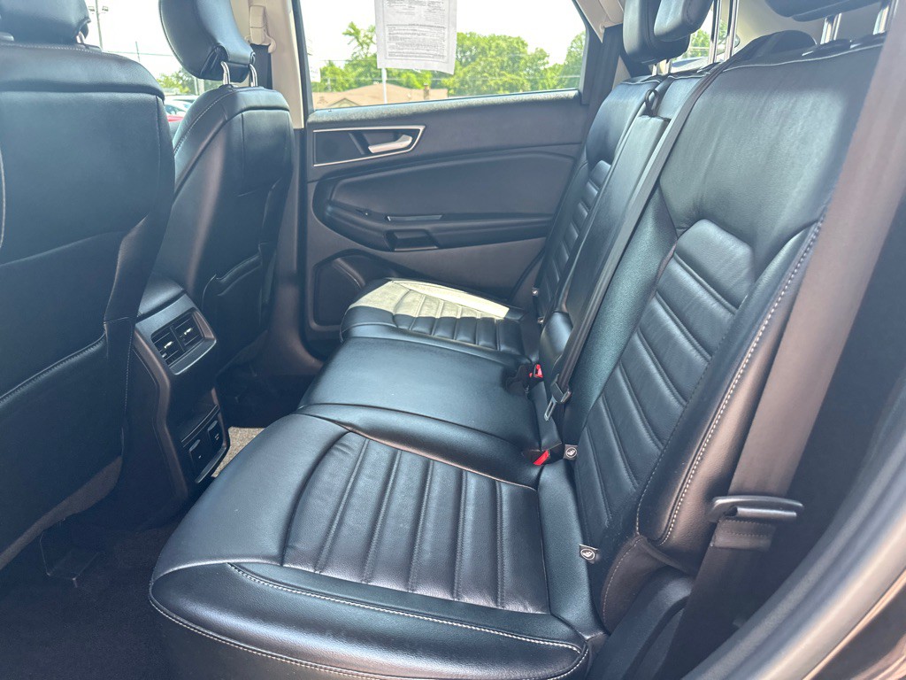 2016 Ford Edge Image 16