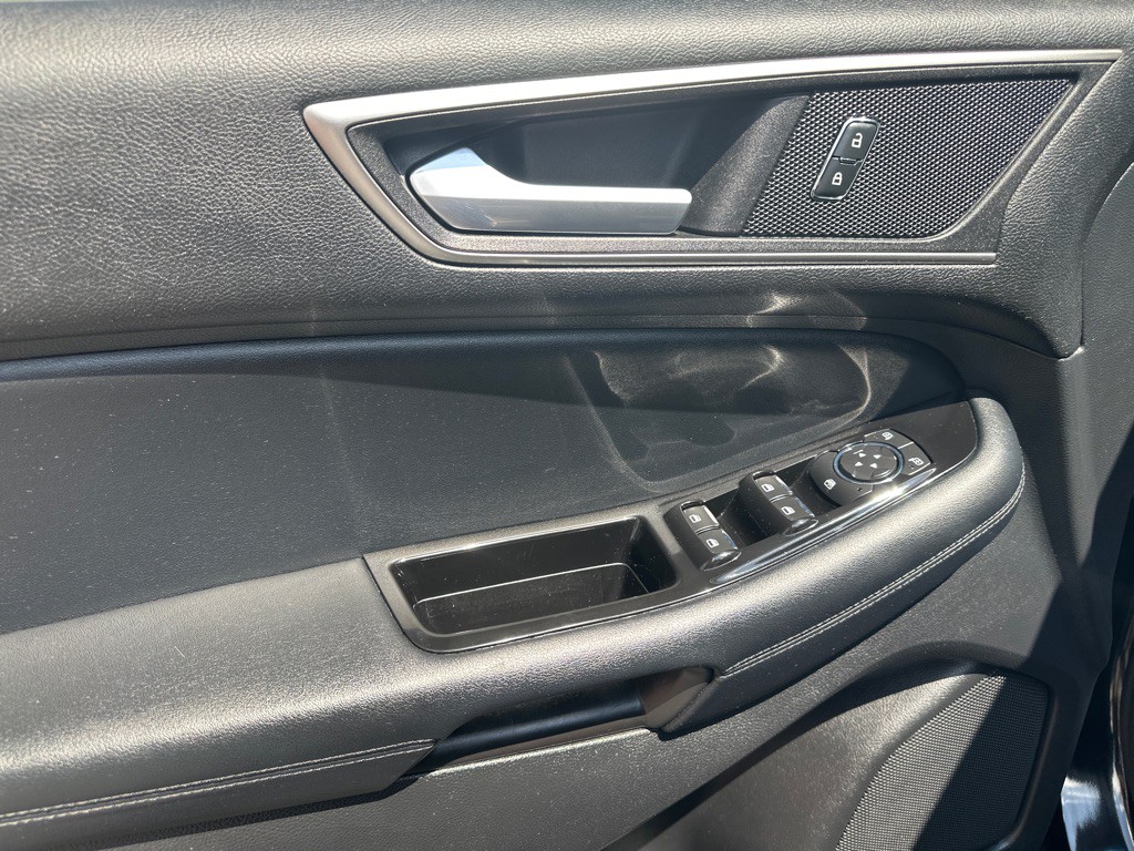 2016 Ford Edge Image 17