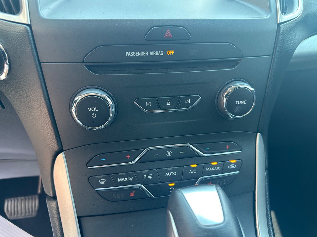 2016 Ford Edge Image 21