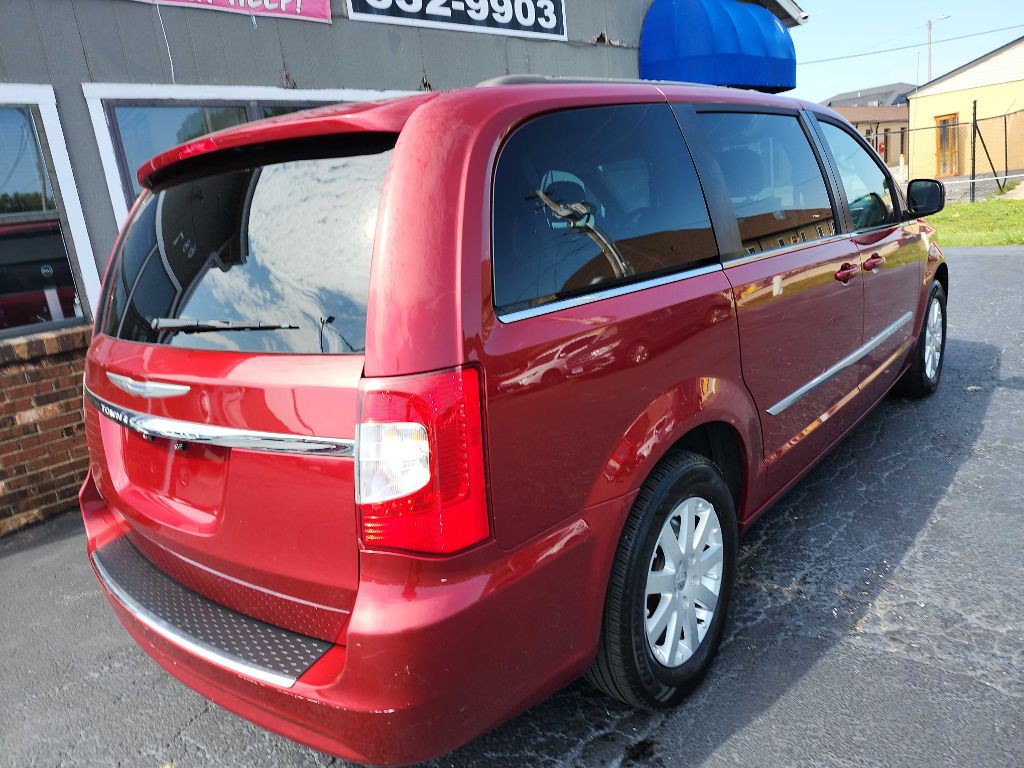 2014 Chrysler Town & Country Image 6