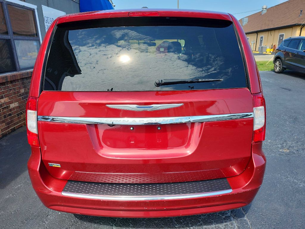 2014 Chrysler Town & Country Image 7