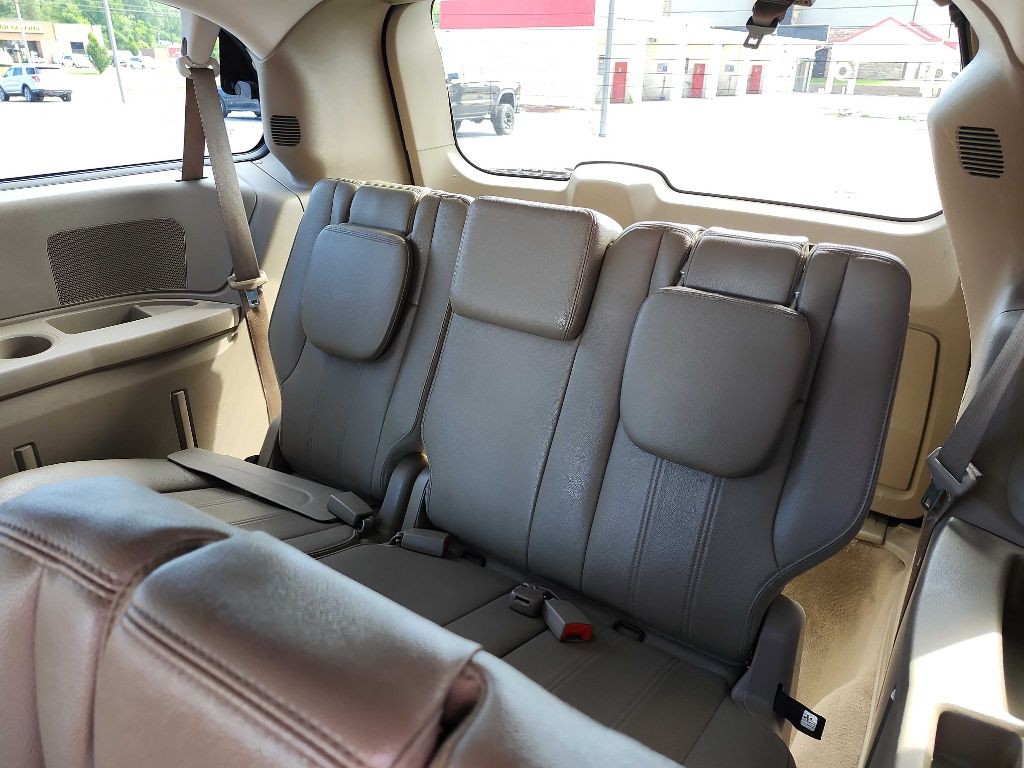 2014 Chrysler Town & Country Image 17