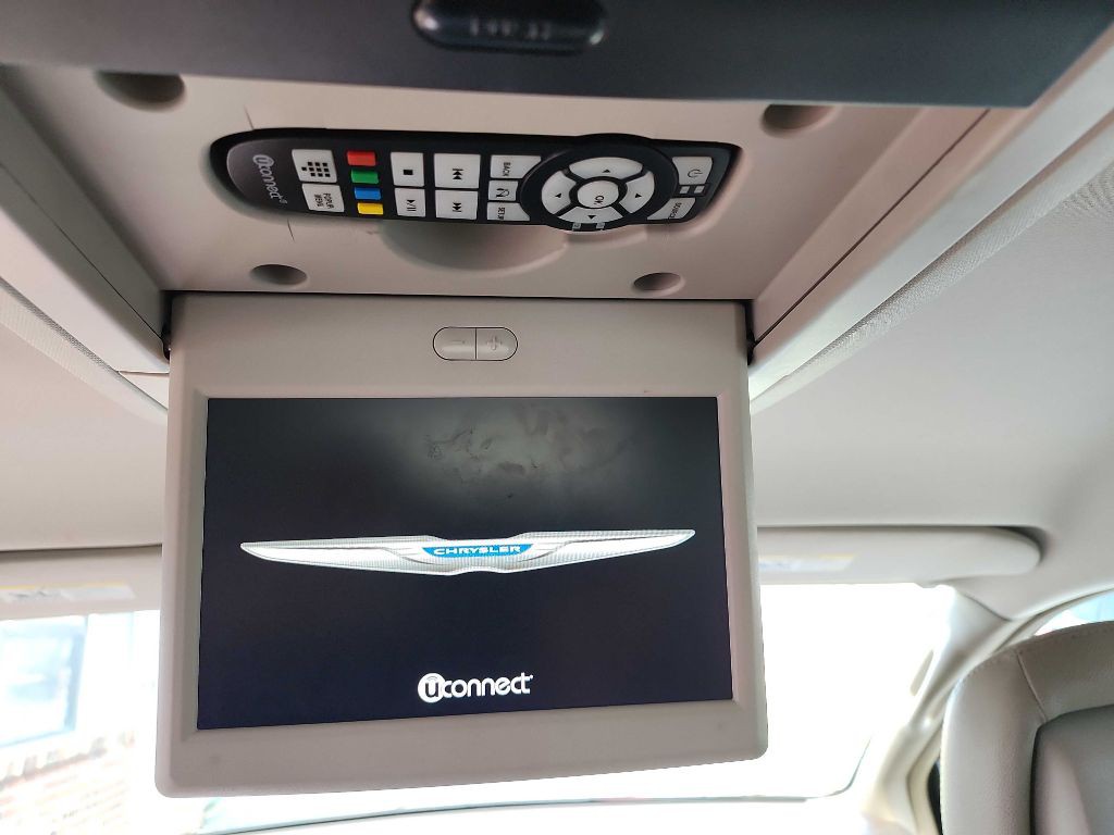 2014 Chrysler Town & Country Image 18