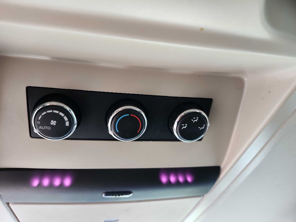 2014 Chrysler Town & Country Image 19