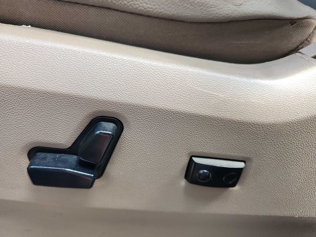 2014 Chrysler Town & Country Image 21