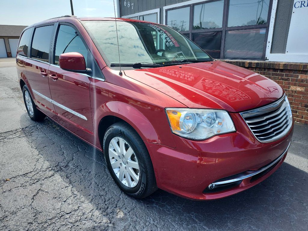 2014 Chrysler Town & Country Image 3