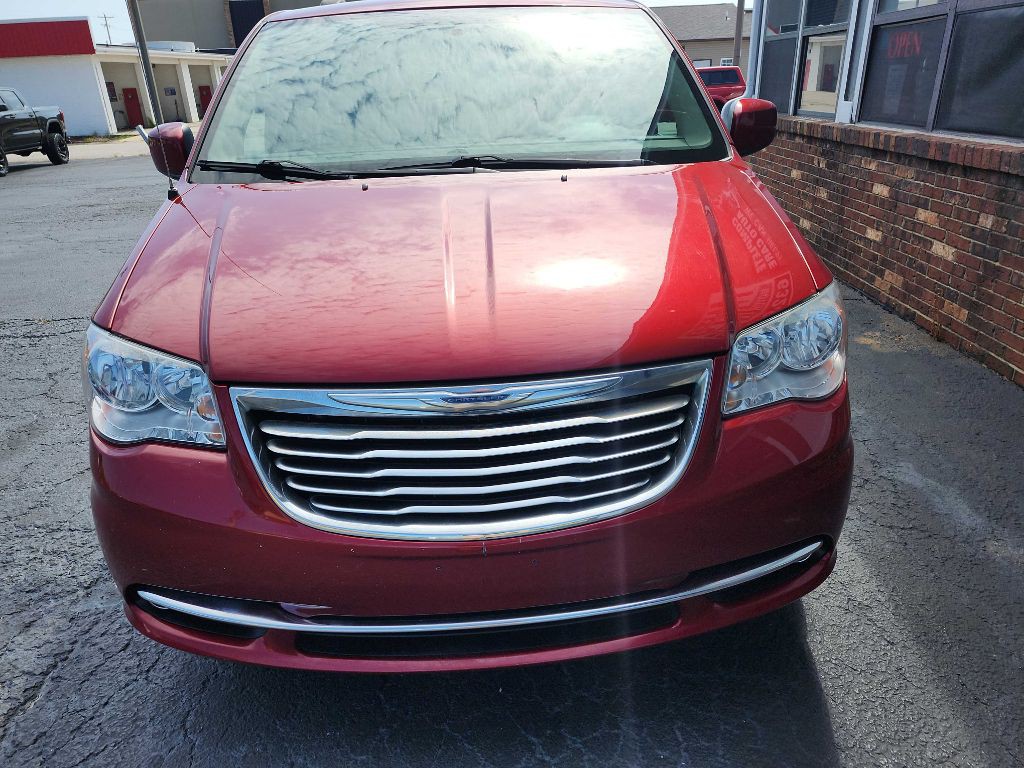 2014 Chrysler Town & Country Image 4