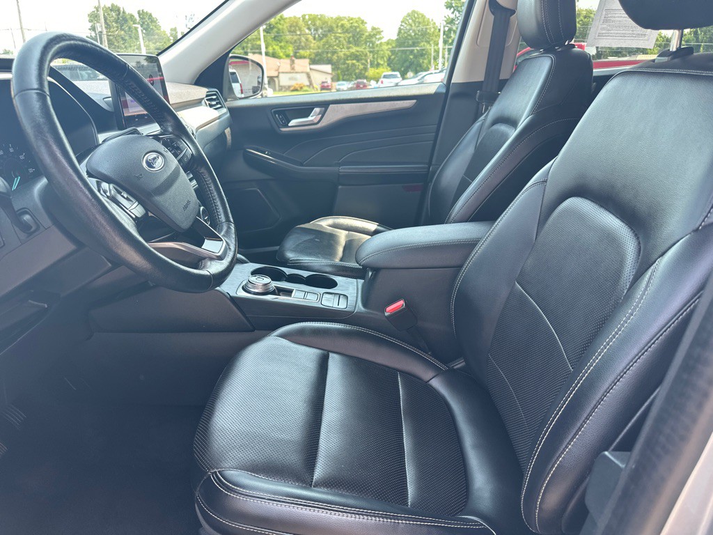 2021 Ford Escape Image 2