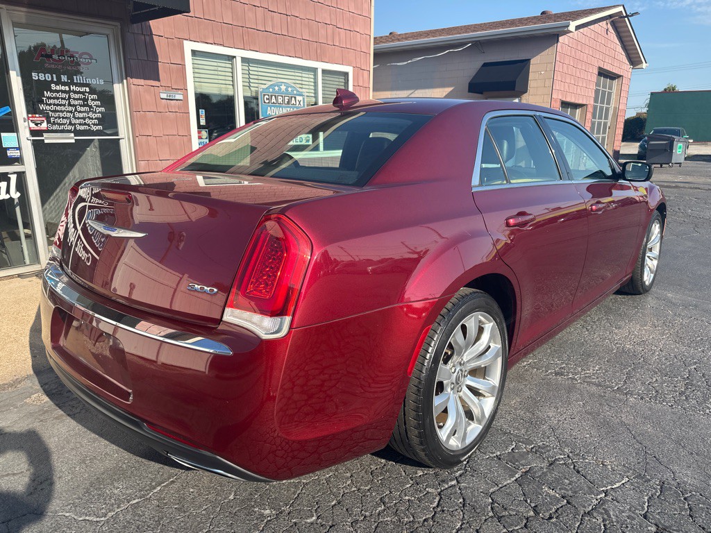 2018 Chrysler 300 Image 5
