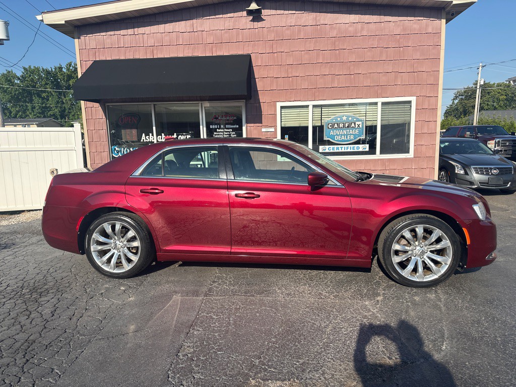 2018 Chrysler 300 Image 6