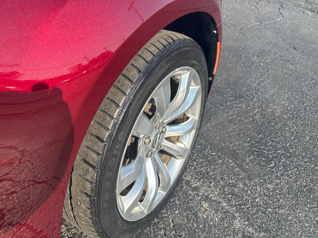 2018 Chrysler 300 Image 8
