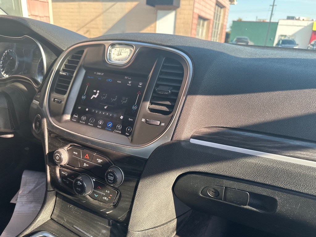 2018 Chrysler 300 Image 10