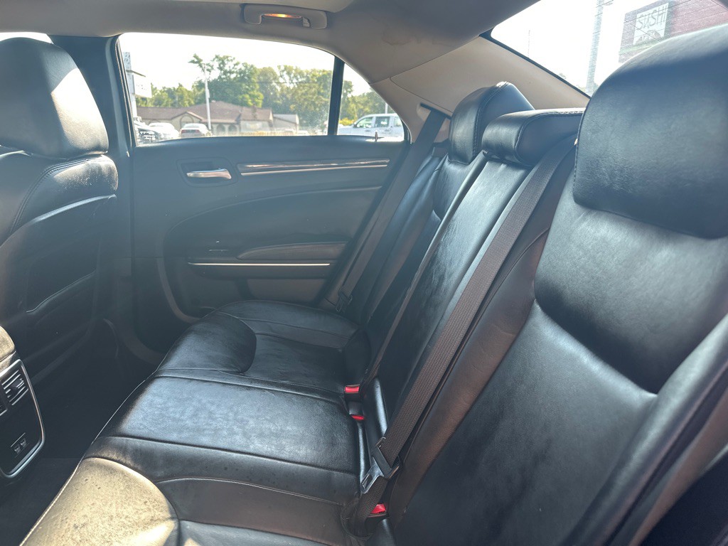 2018 Chrysler 300 Image 17