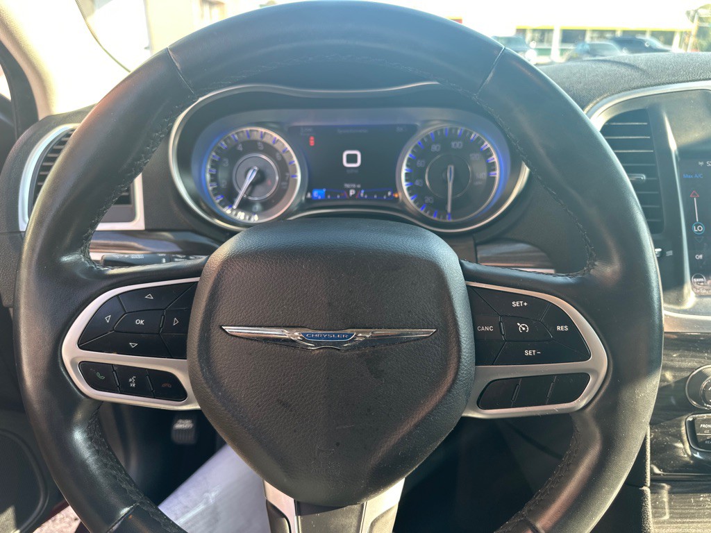 2018 Chrysler 300 Image 22