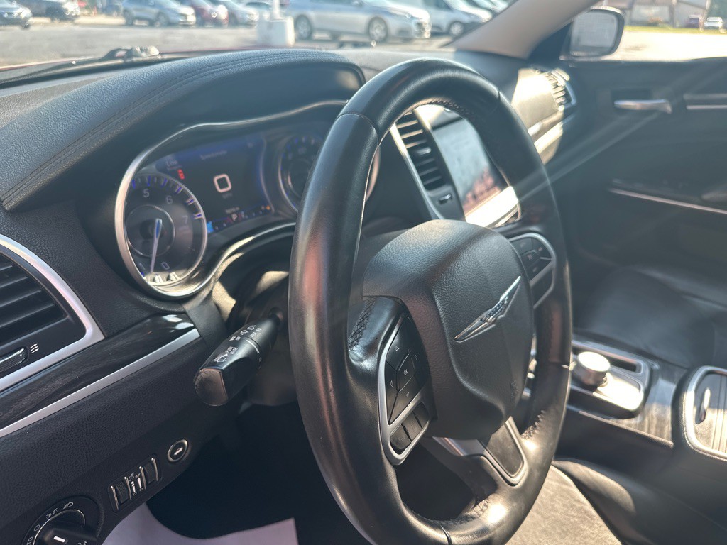 2018 Chrysler 300 Image 23